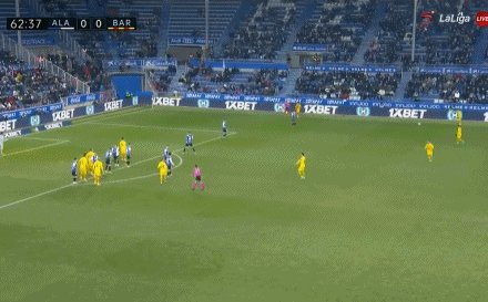 开云下载-【西甲】弗伦基·德容献绝杀 巴萨客场1比0阿拉维斯